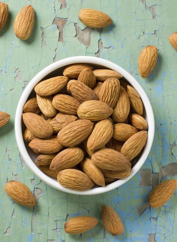 Fontaine Santé - Aliment très riche en protéines (8g de protéines pour ¼ de  tasse), la levure alimentaire (ou levure nutritionnelle) est vendue en  flocons ou en poudre. De couleur jaunâtre, elle