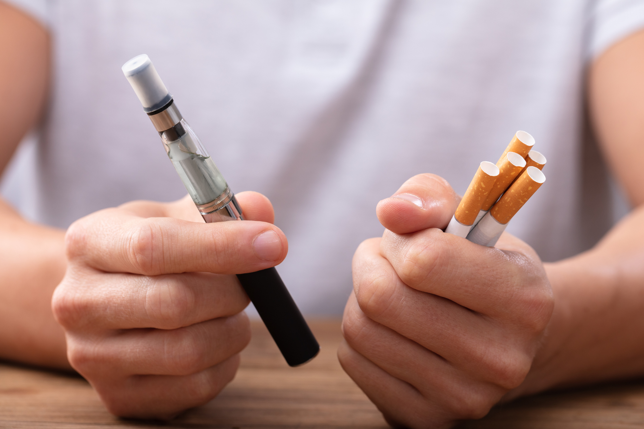 Cigarette électronique: Dangereux produit marketing ou vraie méthode anti- tabac?