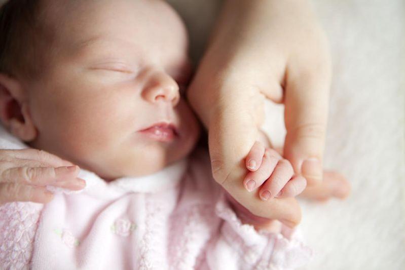 Motricité libre : qu'est ce que cette méthode qui favorise l'éveil de bébé  : Femme Actuelle Le MAG