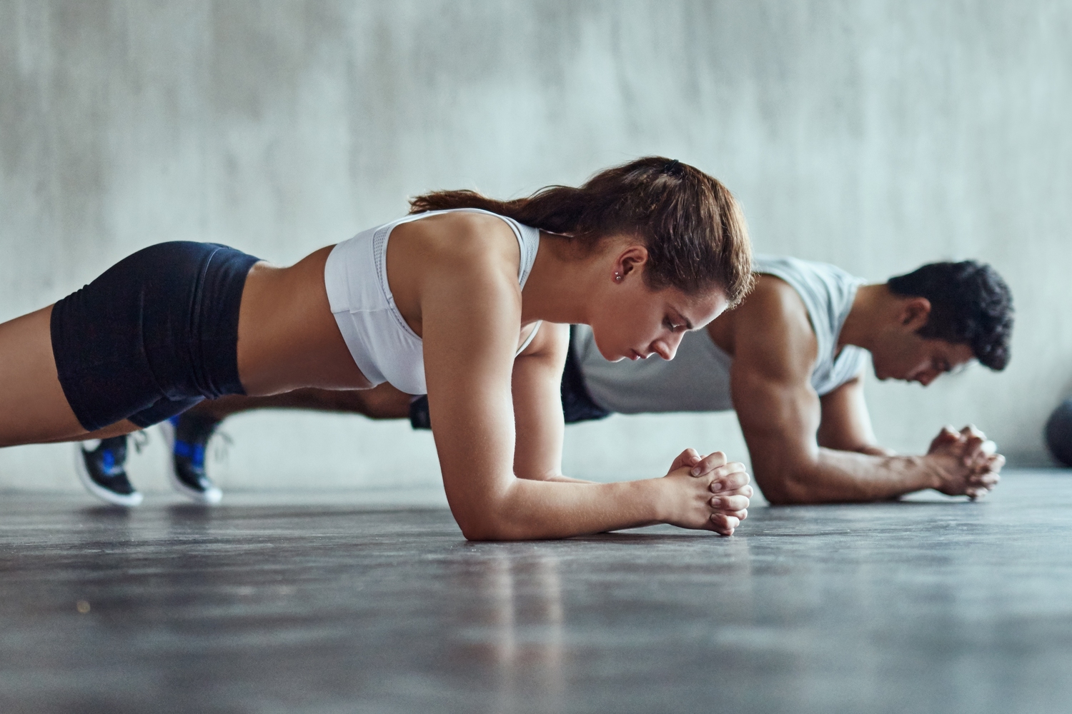 Pilates au mur : 3 exercices à faire depuis chez vous pour obtenir un  ventre plat sans trop d'efforts