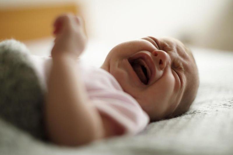 Science : La raison pour laquelle un bébé pleure dans vos bras
