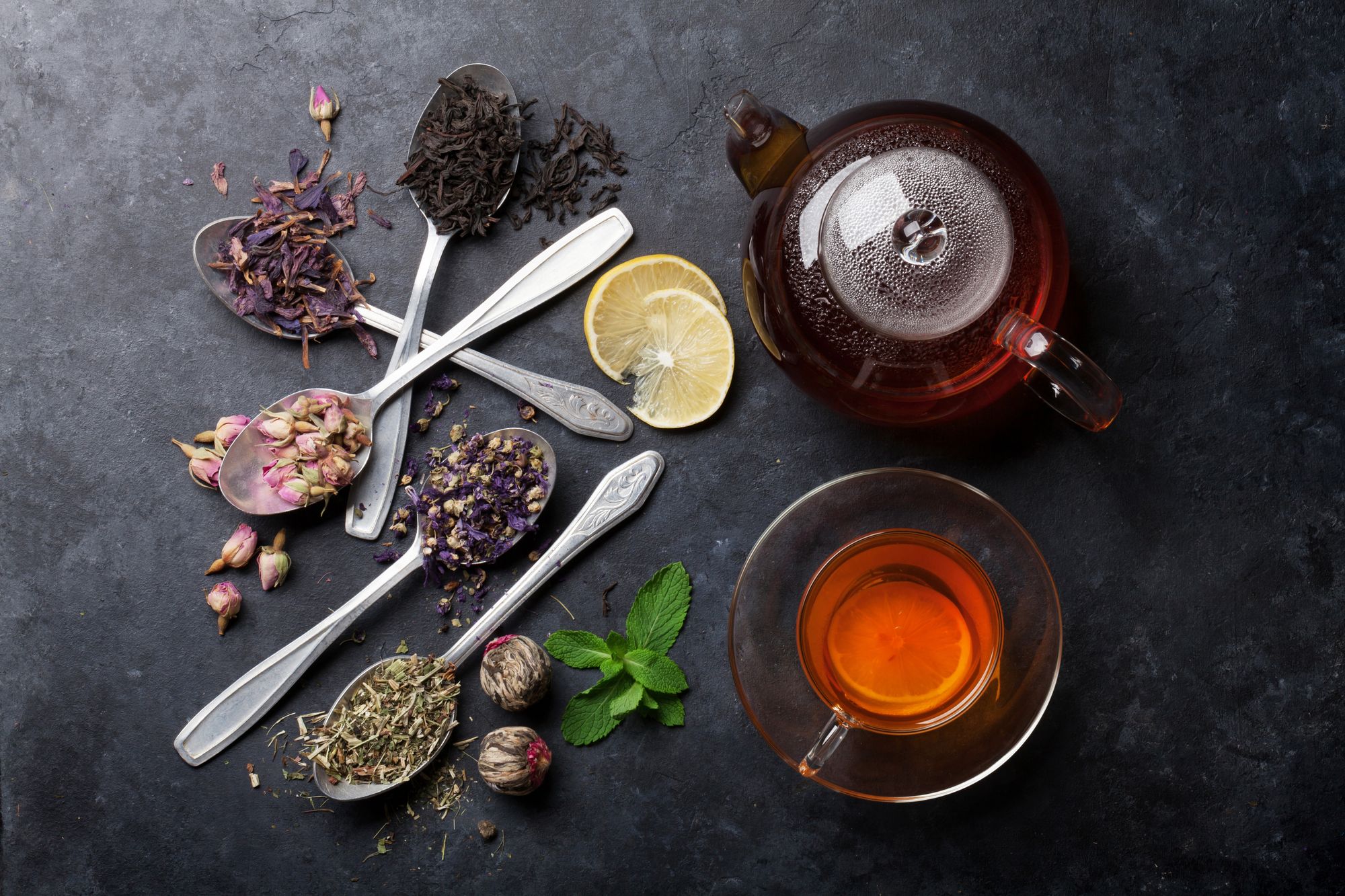 Matcha, thé vert en poudre : origine, récolte, bienfaits - Saveur Lointaine