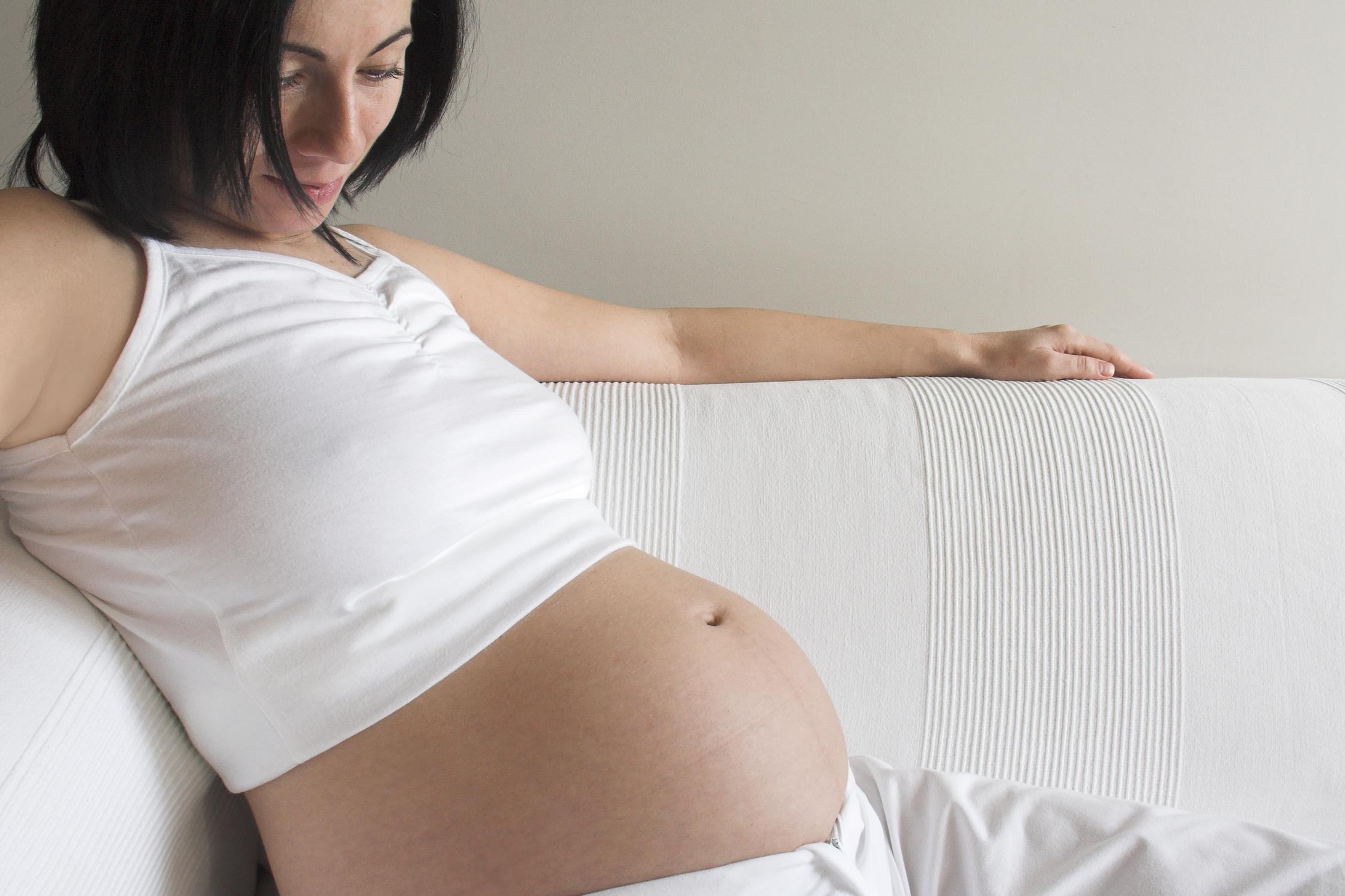 Une maman surprend en montrant son ventre de grossesse qui ne s'est jamais  arrondi 