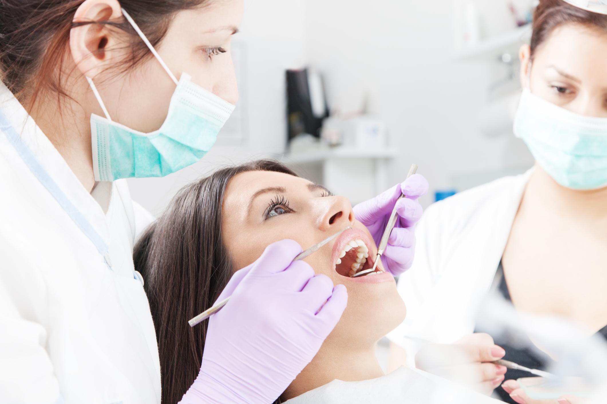 Couronne dentaire : Procédure, types et coûts expliqués en détail