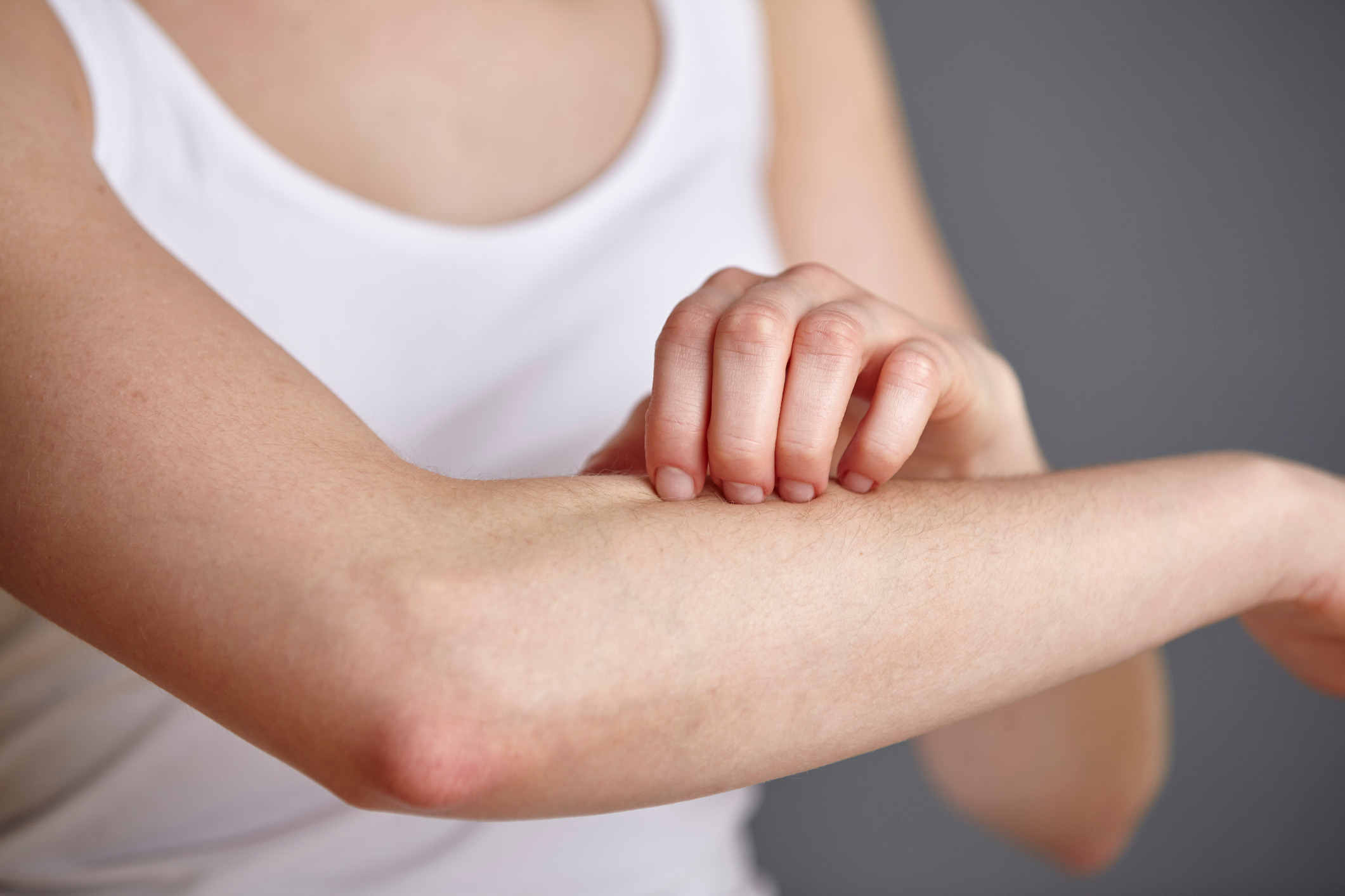 Douleurs à l'avant-bras gauche : causes et traitement