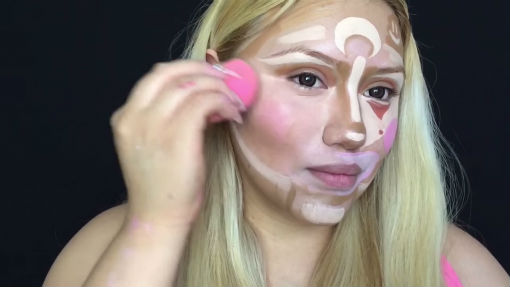 Démonstration vidéo de maquillage “clown contouring“ (“Clown Color Correct Highlight & Contour“) ©2015 YouTube, LLC