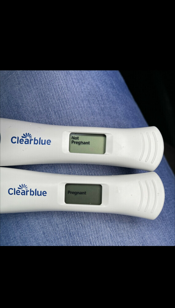 Am I pregnant? I took 2 clearblue tests in the morning and positive and  then the digital and pink one at night but they are negative I am so  confused! : r/MomForAMinute