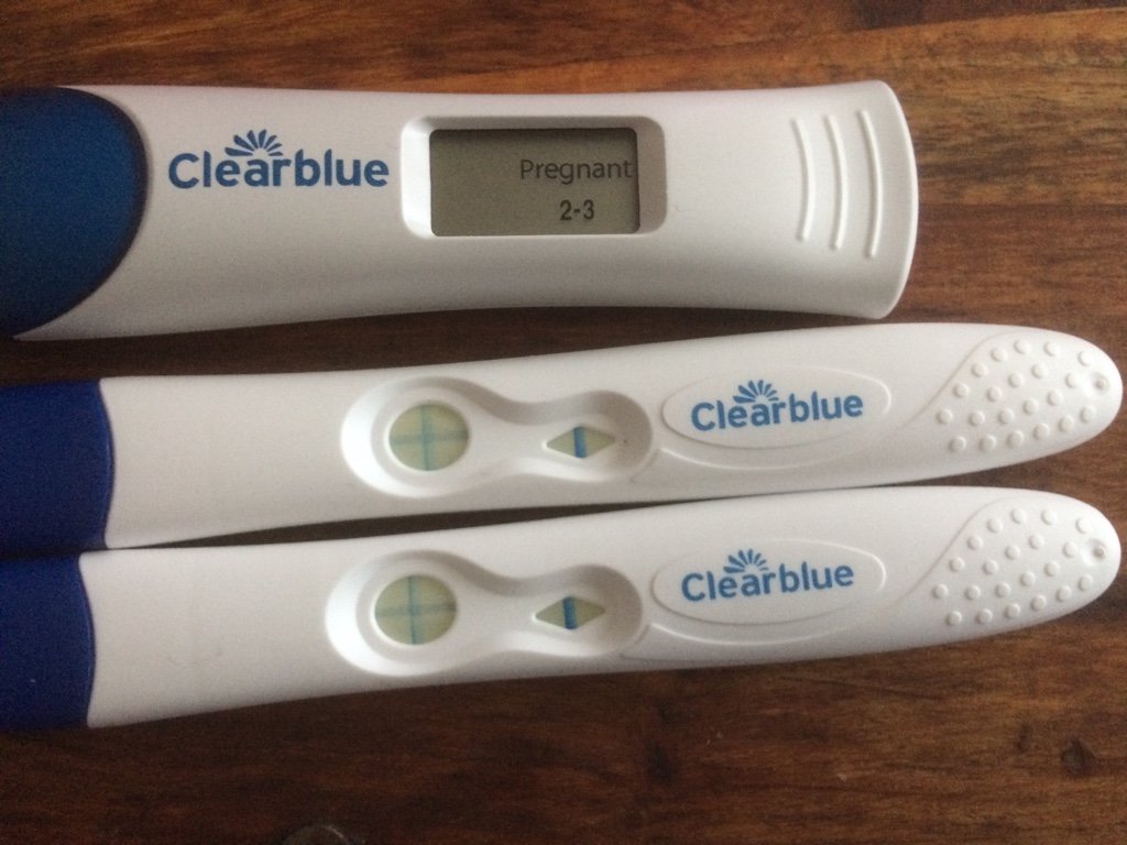 Клеар блю тест на беременность до задержки. Тест Clearblue за 5 дней. Тест клеар Блю за 5 дней. Тест клеар Блю положительный. Ткст клеарблю положительный.