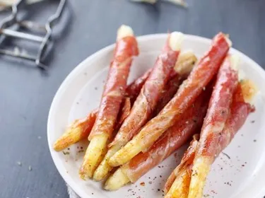 Asperges blanches en manteau de jambon cru