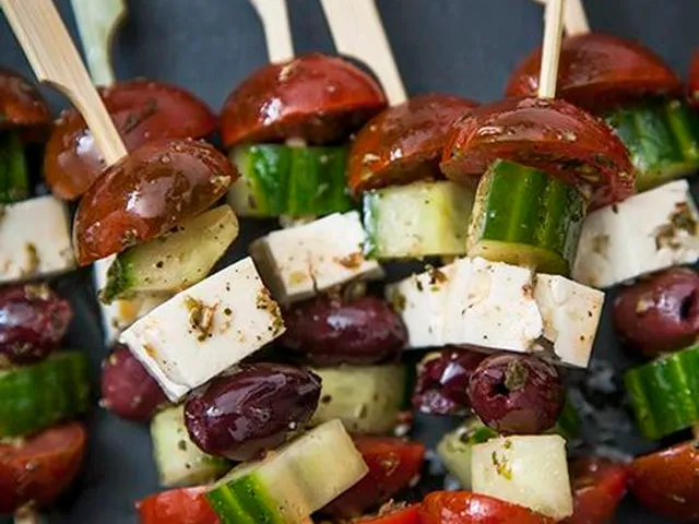 Brochettes de salade grecque