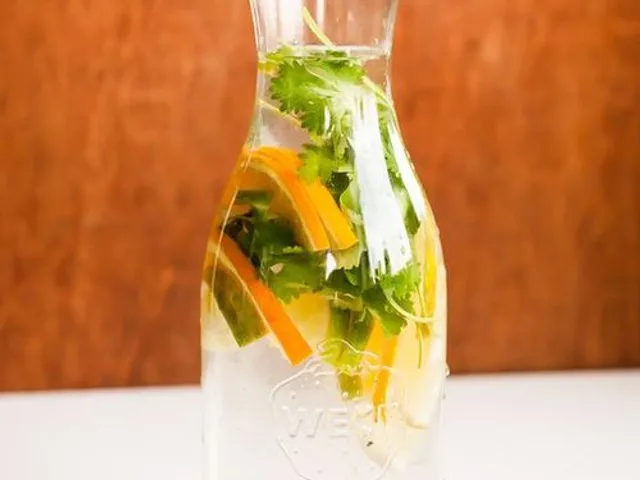 Detox water orange et persil