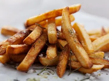 Pour les frites, de l'huile d'arachide 