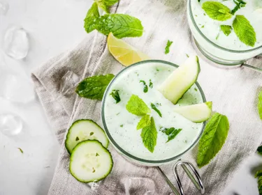 Soupe froide de concombre à la roquette