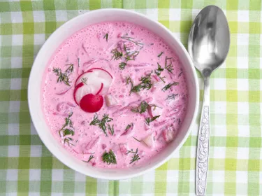 Soupe froide de radis roses 