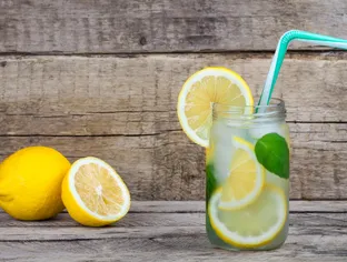 10 bienfaits de l’eau citronnée