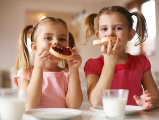 Petit-déjeuner et goûter : quelles alternatives saines pour les enfants ?