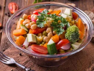 Salade de légumes crus et cuits