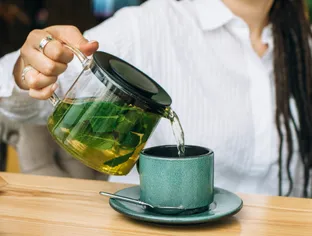 Diabète : boire 4 tasses de thé par jour (ou plus) réduit les risques de 17% !