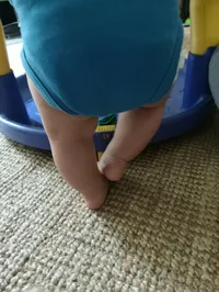 8 month old baby stands on tiptoes online